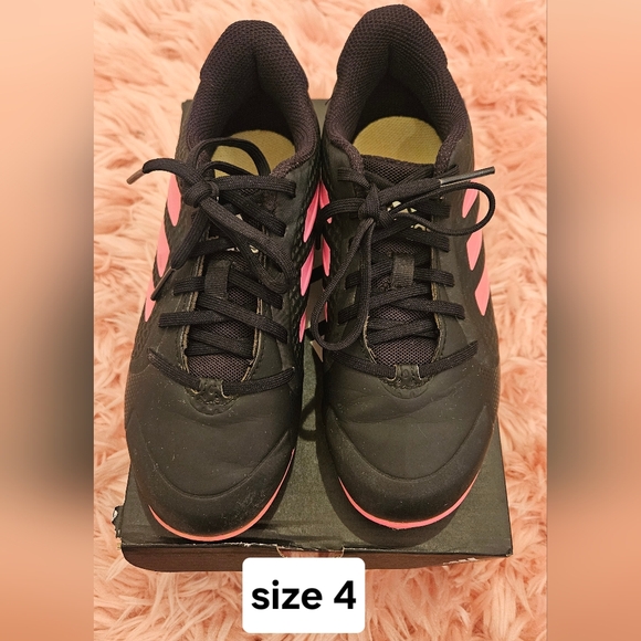 Adidas Softball/Baseball Cleats for Girls. Sizes 3 & 4 - Picture 7 of 16